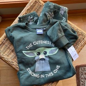 Baby Yoda sweatsuit set (5T), NWT